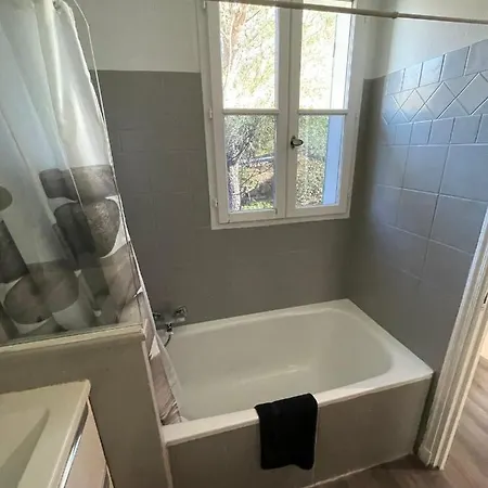 Les Restanques Maison De La Pinede 2 * גרימו