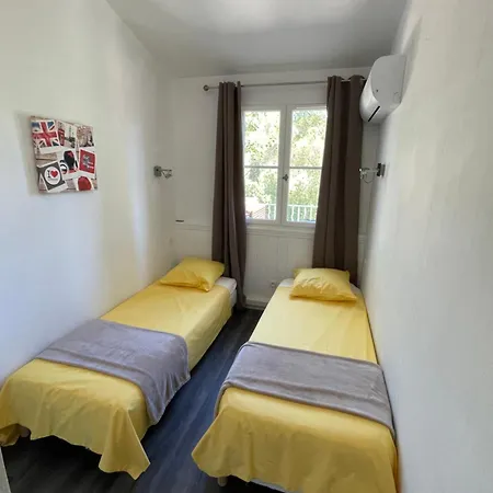 בית נופש Les Restanques Maison De La Pinede 2 גרימו