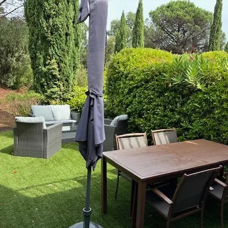 בית נופש Les Restanques Maison De La Pinede 2 *