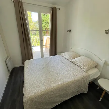 Holiday home Les Restanques Maison De La Pinede 2 *